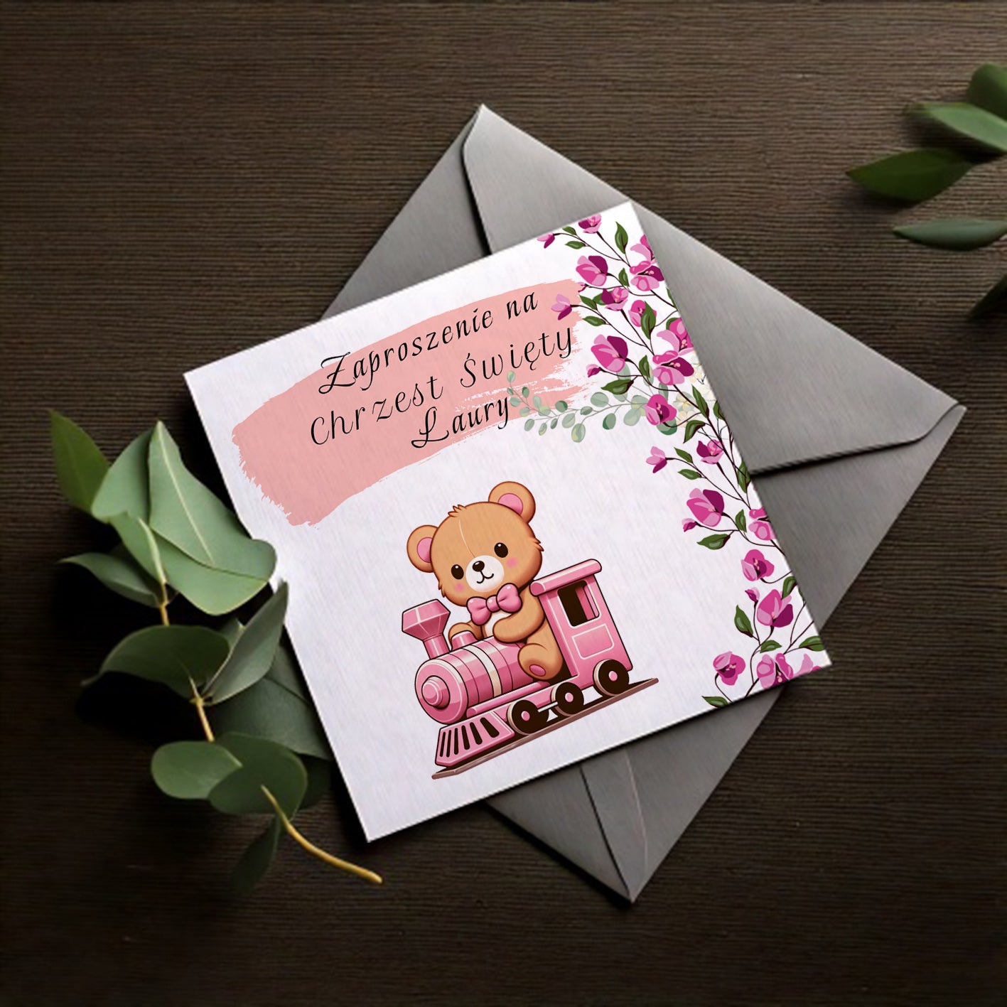 Zaproszenie na Chrzest składane 15x15 z kopertą - Pluszowy miś w różowej lokomotywie